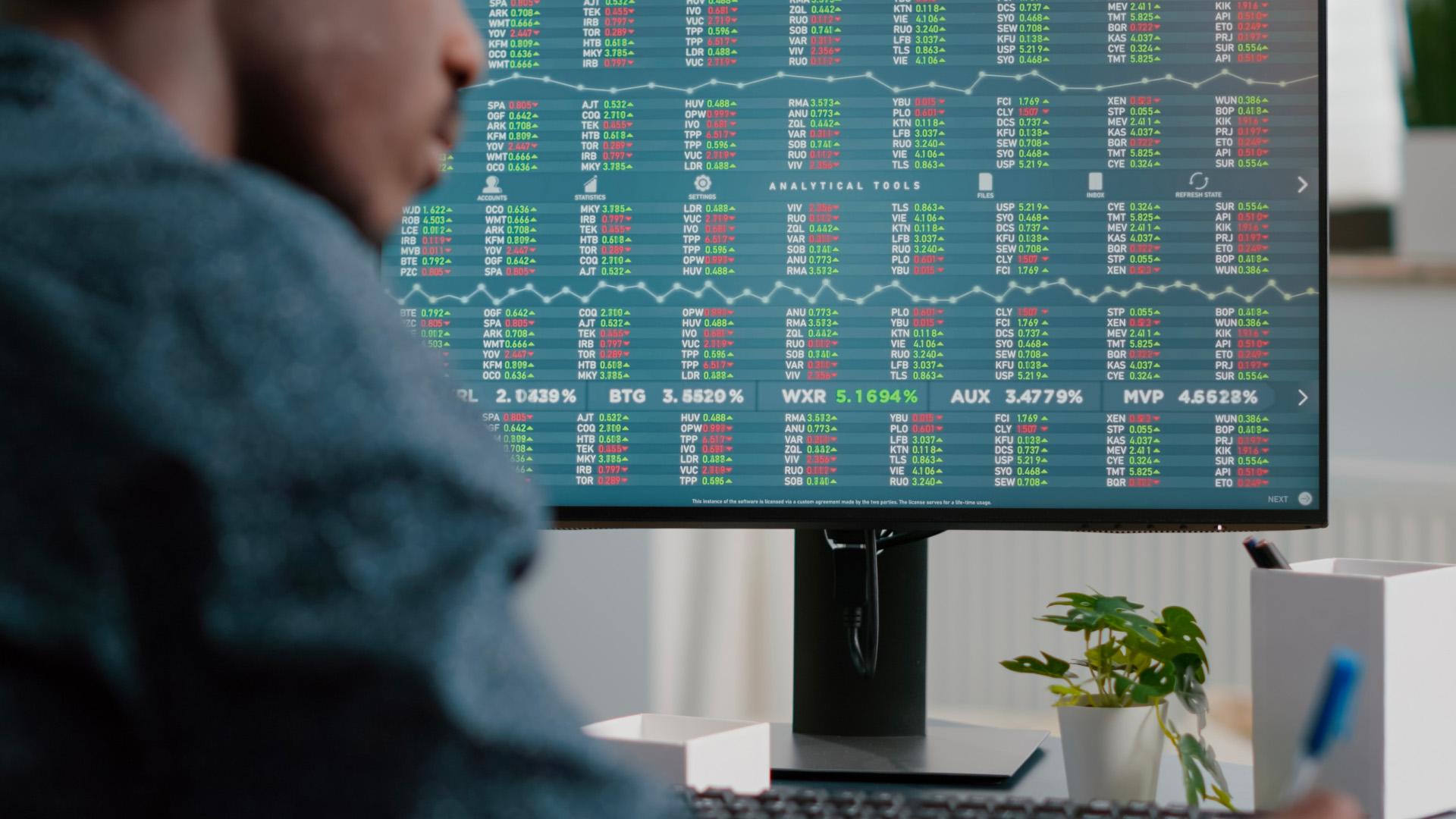 Hilbert Wealth Management - Compte-titres ou PEA : Quel est le meilleur choix pour investir en 2025 ?